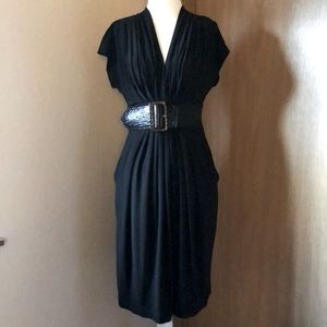 Stretchy belted dress with pockets 🖤
